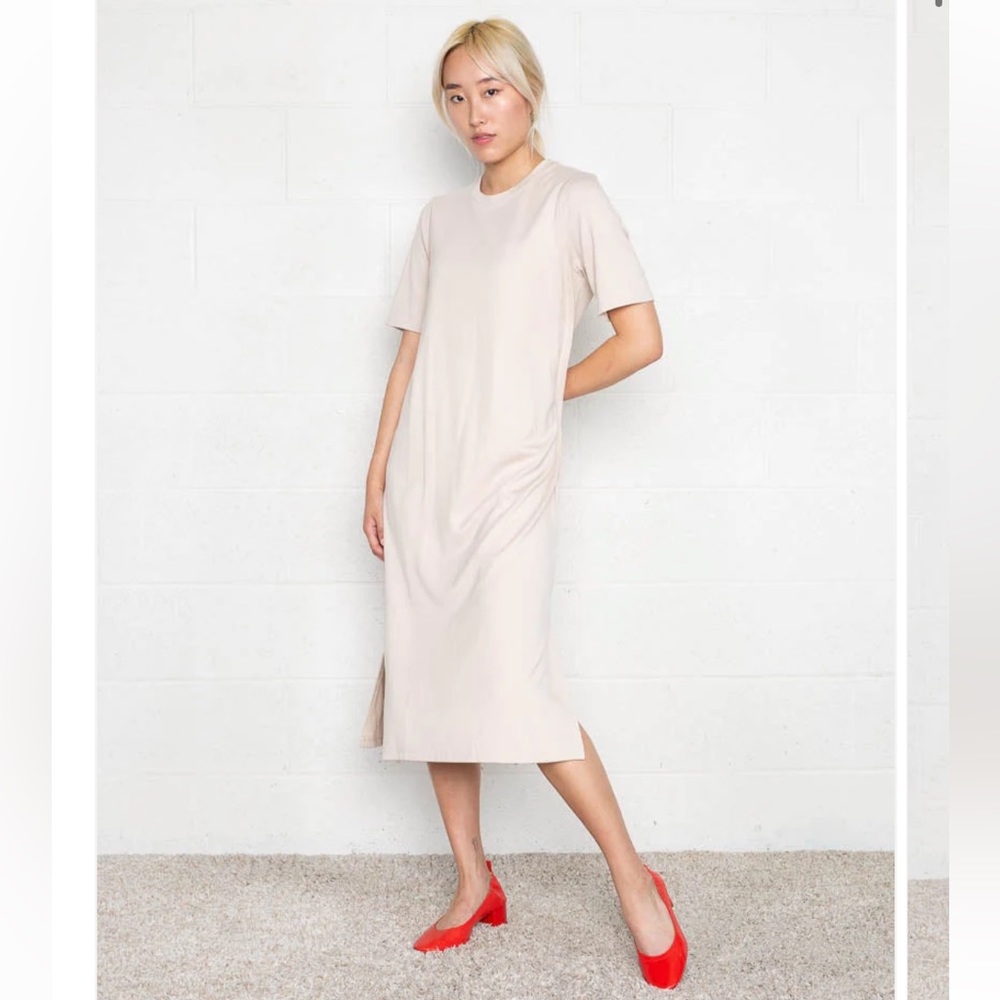 NEW Midi t-shirt dress in beige
